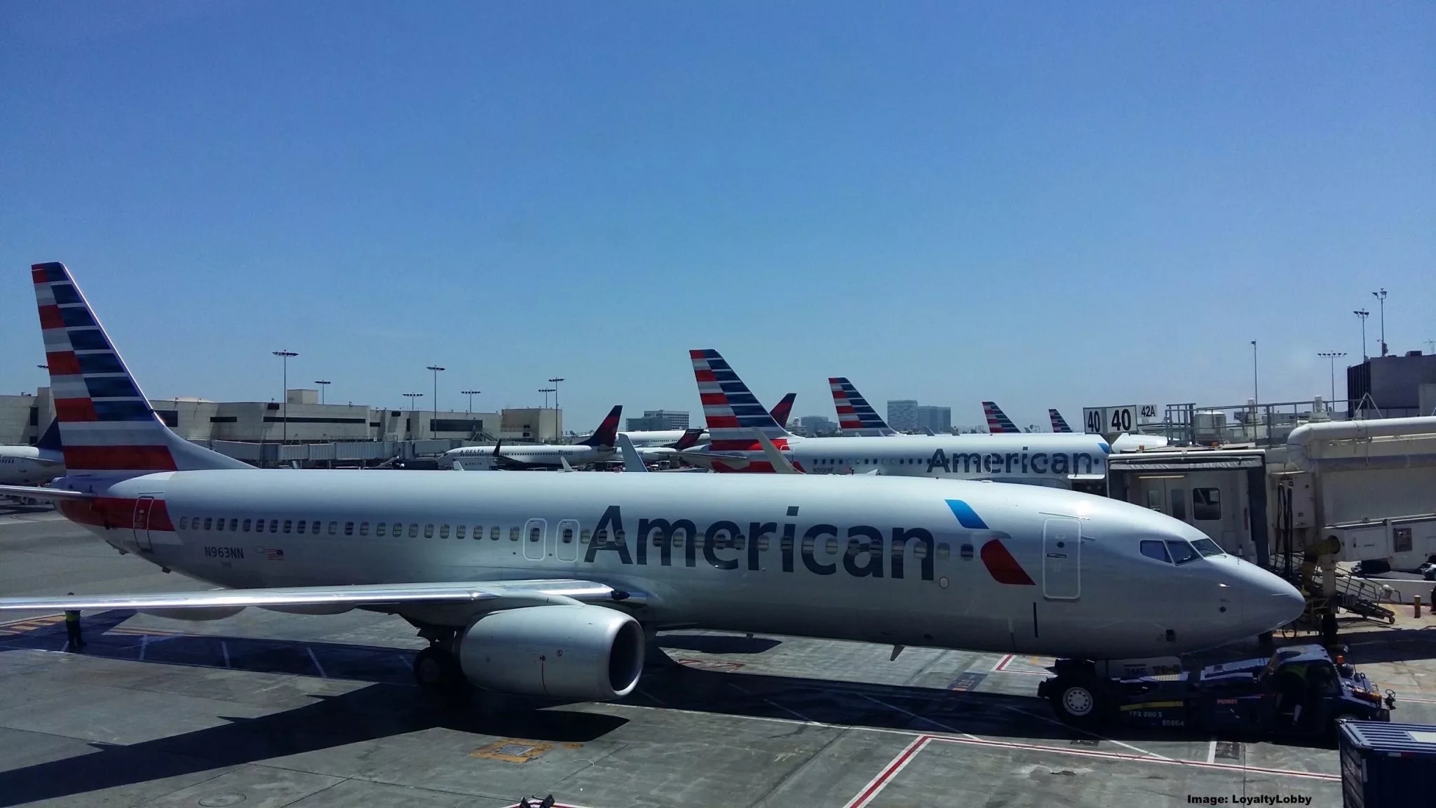 xAmerican-Airlines-LAX-copy-2048x1152.jpg.pagespeed.ic.DV_SigPcxv.webp